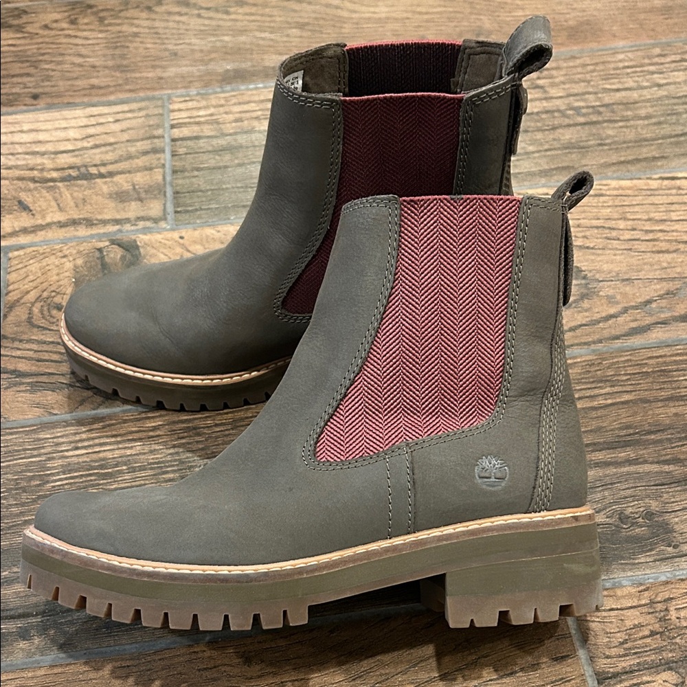 Timberland / Women's Olive Chelsea Boot with Burgundy Elastic - Picture 5 of 8